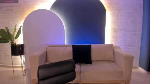 alinakravitz_ online show from February 9, 6:32 pm