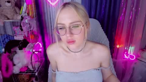 alinaocean online show from April 15, 8:42 pm
