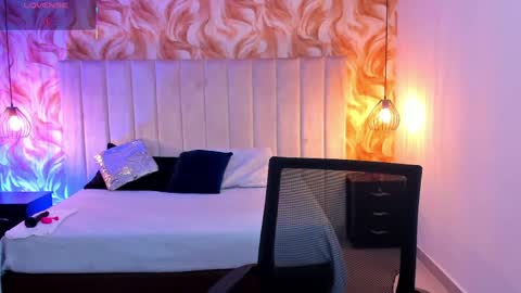 alison_manning1 online show from March 30, 1:00 pm