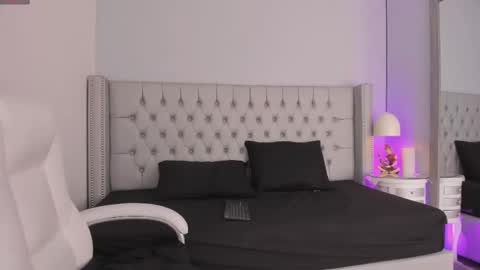 alison_vegaa_ online show from February 23, 4:13 am