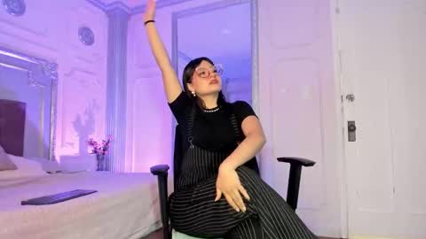 Alison Fishert online show from November 3, 12:42 pm