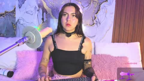 Mia online show from April 5, 8:19 pm