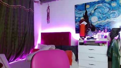 alissesallie_ online show from October 24, 2:07 am