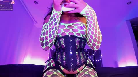 Snapshot of alisson_rocker chatting on January 27, 2:42 am    online show from January 27, 2:42 am