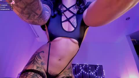 Snapshot of alisson_rocker chatting on February 26, 3:25 am    online show from February 26, 3:25 am