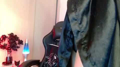 Alisson Beckett online show from April 4, 9:57 pm