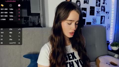 Alivia online show from December 2, 9:44 am