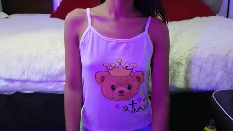 alix_kitty_ online show from December 17, 8:24 pm