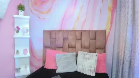 alix noa online show from January 8, 7:29 pm