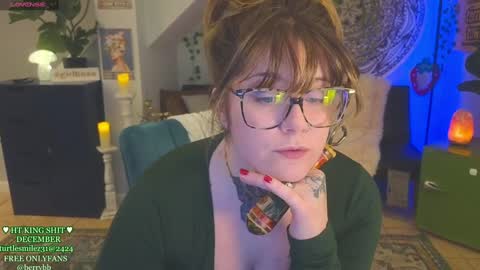 Snapshot of allieberrybb chatting on December 31, 2:29 am  bb  online show from December 31, 2:29 am