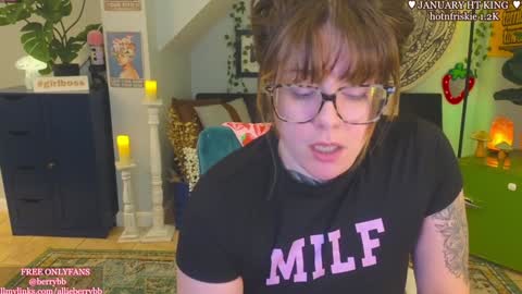 Snapshot of allieberrybb chatting on January 15, 3:29 pm  bb  online show from January 15, 3:29 pm