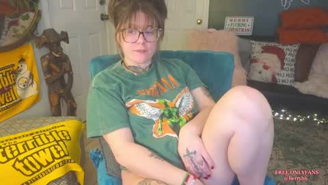 Snapshot of allieberrybb chatting on December 23, 3:18 am  bb  online show from December 23, 3:18 am