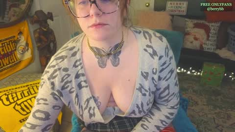 Snapshot of allieberrybb chatting on December 24, 3:38 am  bb  online show from December 24, 3:38 am