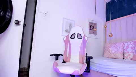 allison_greey online show from January 14, 7:30 pm