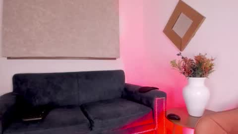 allison_lopez_ online show from April 15, 7:58 pm