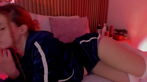 Snapshot of alliss_ginger_ chatting on October 11, 8:22 pm A L L I S S online show from October 11, 8:22 pm