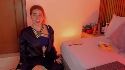 Snapshot of alliss_ginger_ chatting on September 9, 8:08 pm A L L I S S online show from September 9, 8:08 pm