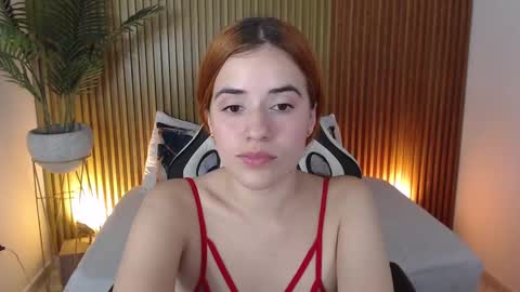 Snapshot of alliss_ginger_ chatting on January 10, 2:57 am A L L I S S online show from January 10, 2:57 am