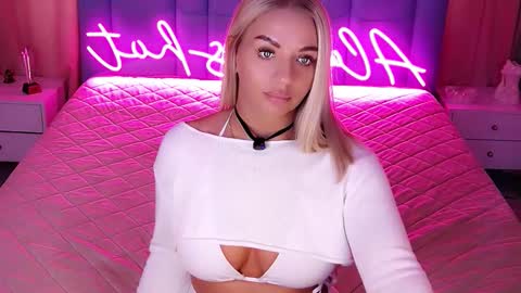 AlwaysHot online show from March 8, 2:04 am