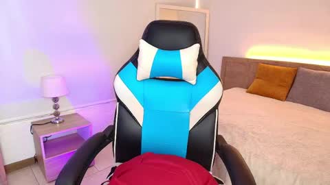 Ally  online show from April 16, 9:39 pm