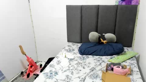 Snapshot of almaa__ chatting on February 20, 11:10 pm Alma online show from February 20, 11:10 pm