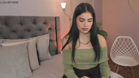 Mia online show from June 4, 3:27 pm