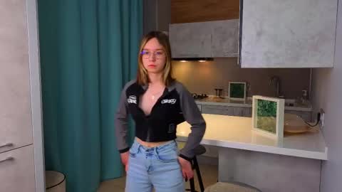 Alorena online show from December 4, 4:19 pm