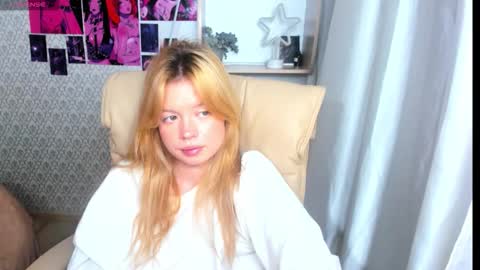 Alysa   7GMT  online show from November 25, 8:16 am