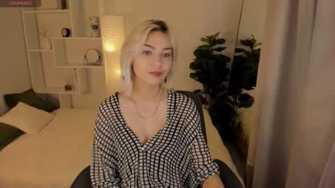 Snapshot of alysiasun chatting on October 22, 2:00 pm Alysia online show from October 22, 2:00 pm