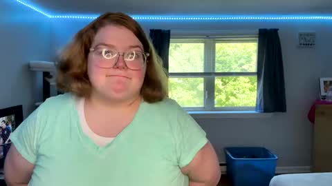 Snapshot of alyssa6960545 chatting on September 22, 2:48 pm Lily online show from September 22, 2:48 pm