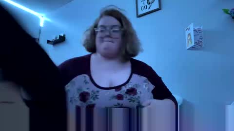 Snapshot of alyssa6960545 chatting on September 18, 2:21 am Lily online show from September 18, 2:21 am