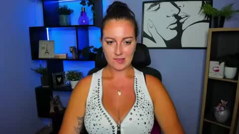 Amanda online show from August 4, 1:28 pm