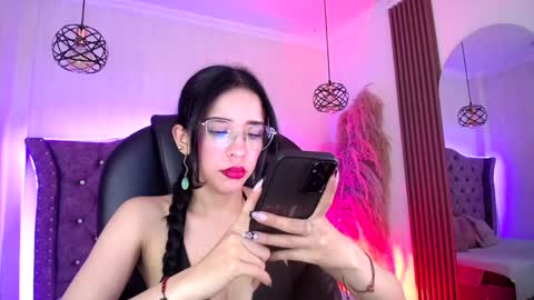 amara_davis1 online show from April 19, 5:18 am