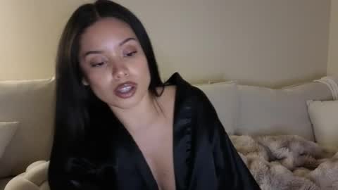 amaya_floress online show from August 8, 6:54 am