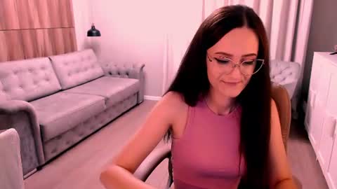 Izza online show from July 5, 12:00 pm