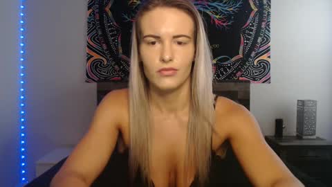 Snapshot of amber__xoxo chatting on October 6, 1:50 pm Amber online show from October 6, 1:50 pm