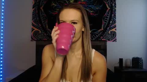 Snapshot of amber__xoxo chatting on January 8, 2:35 pm Amber online show from January 8, 2:35 pm