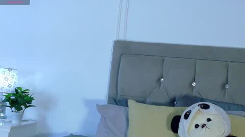 amber_bull online show from April 18, 7:07 pm