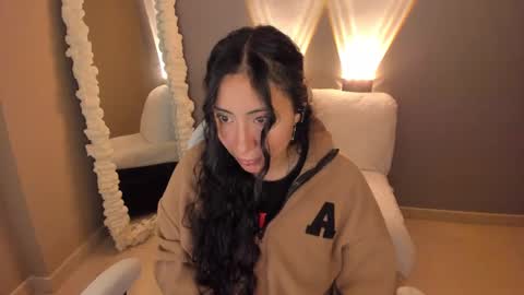 Snapshot of amber_curly chatting on February 27, 12:32 am amber_curly online show from February 27, 12:32 am