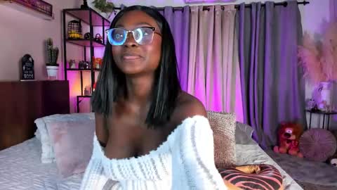 Snapshot of amber_maxwell chatting on October 22, 8:36 pm Amber online show from October 22, 8:36 pm