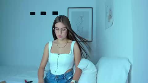 Snapshot of amber_rhus chatting on September 24, 9:58 pm Luci Reyes online show from September 24, 9:58 pm