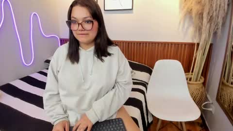 Alejandra  online show from April 15, 5:08 am