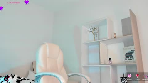 Snapshot of ambermiller04 chatting on October 8, 8:24 pm Amber online show from October 8, 8:24 pm