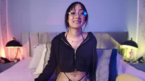 Snapshot of ameliaa_moon_ chatting on October 20, 8:01 pm lia online show from October 20, 8:01 pm