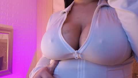 AMELIA CASTELL  online show from March 26, 11:23 am