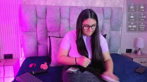 AMELIA CASTELL  online show from April 12, 3:15 pm