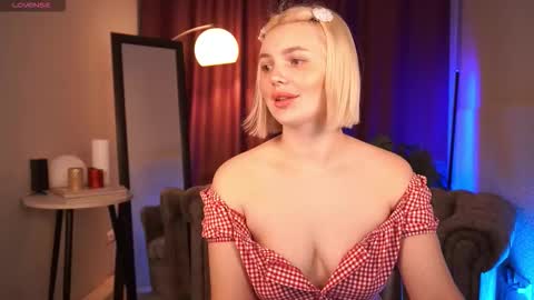  Amelia  online show from November 18, 4:02 am