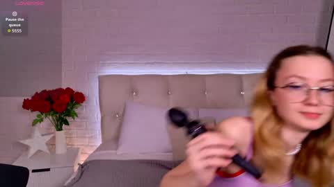 Amelie  online show from April 22, 3:03 am