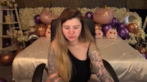 amellymillyy online show from February 4, 1:58 pm