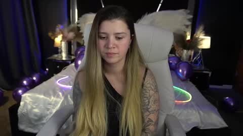 amellymillyy online show from January 17, 2:35 pm